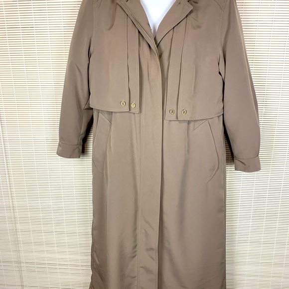Long khaki trench coat with liner - Picture 2 of 13